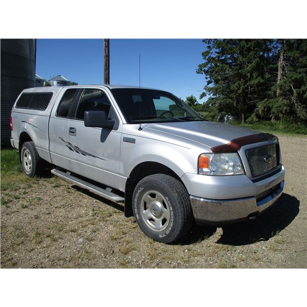 2005 F150 5.4 Triton Motor 4x4 with AC, Topper, Back WIndow Missing (210 KM)