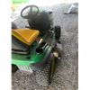 Image 5 : John Deere 100 Series Riding Mower