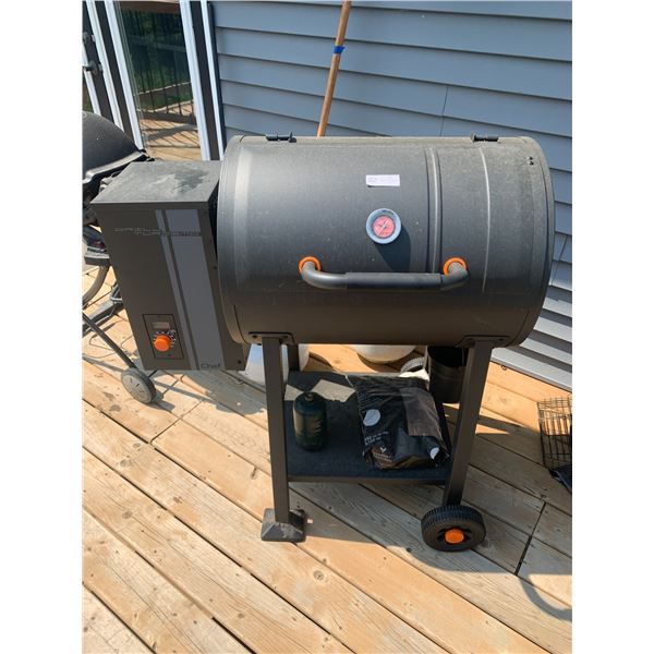 Master Chef Grill Turismo Pellet Grill (43"H x 38"W x 27"D)