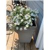 Image 1 : Outdoor Planter w/ Live Plant (23"H)_