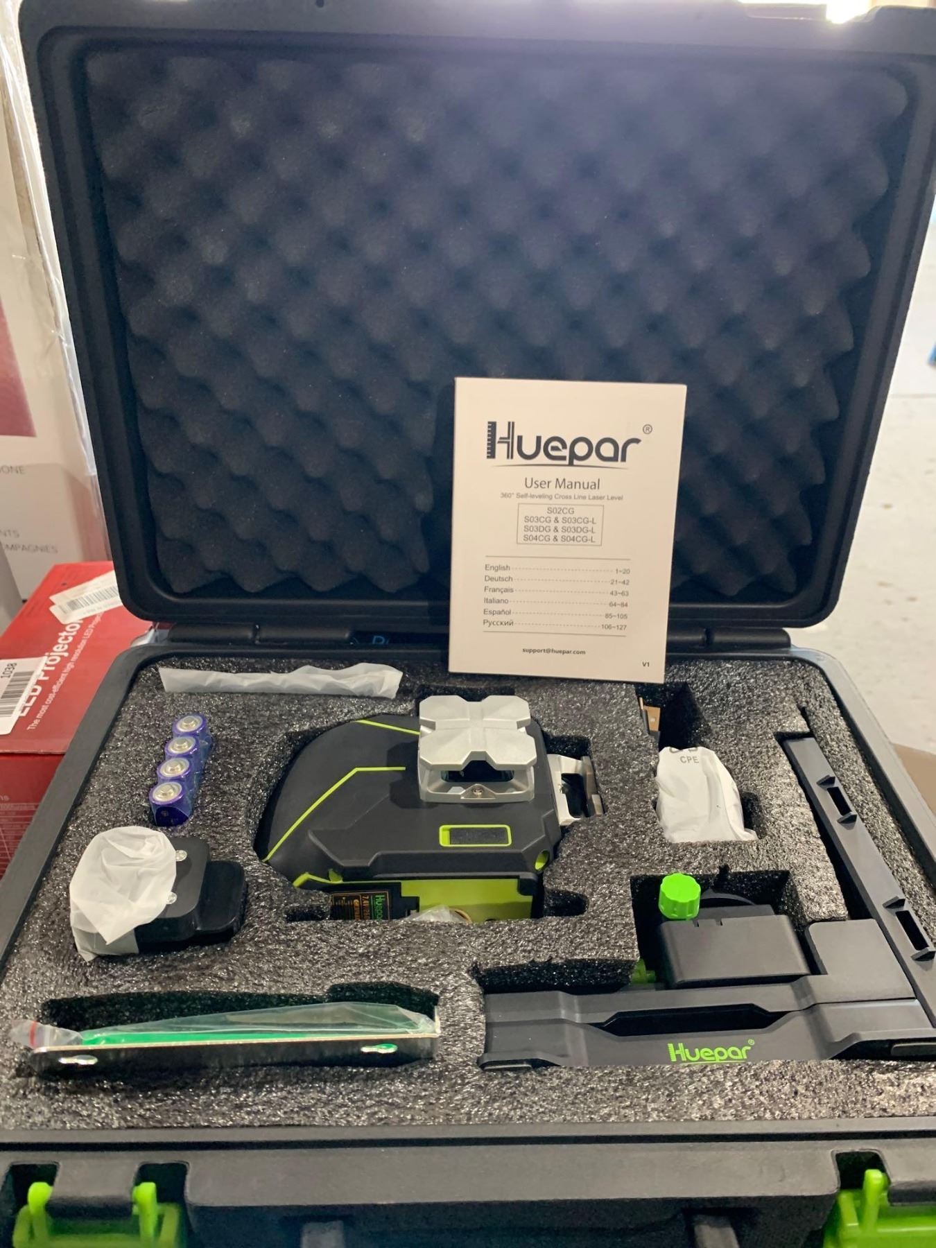 Huepar 360 degree self leveling cross line level kit in case