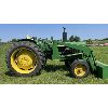 Image 4 : JOHN DEERE 2130 DIESEL TRACTOR W / LOADER