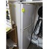 Image 1 : Whirlpool Mid Size Ref/Freezer