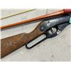 Image 3 : vintage Daisy toy rifle, loads, barrel plugged + Dunarco bow, made in Canada, #70 Wt-35