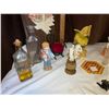 Image 3 : Collection of vintage pieces, including medicine bottles, glass insulators, figurines and more.