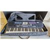 Image 2 : Yamaha PSR-220, large keyboard, with power cord and carrying case - tested, works good