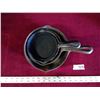 Image 2 : 4 Assorted Cast Iron Skillets/Pans - Varying Sizes