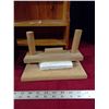 Image 4 : Lot of 3 Wooden Shelves Assorted