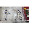 Image 3 : Pair of Hallmark ornaments - Hank Aaron #2 & Nolan Ryan #1