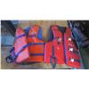 Image 1 : 2 life jackets