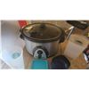 Image 5 : assorted kitchenwares - containers, crock pot, etc.