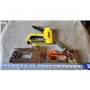 Image 2 : 2 assorted staple guns & whammer nail gun