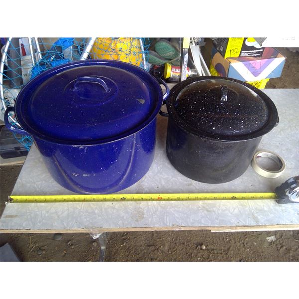 2 metal cook pots