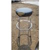 Image 1 : shop stool