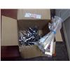 Image 1 : Box of hangers and 4 pulls