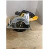 Image 2 : DEWALT 36 volt circular saw and portable flashlight