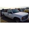 Image 2 : 1993 GMC Sierra SL 2500 HAS KEYS AND REMOTE  VIN 1GTFC24K1PZ552363