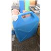 Image 2 : 20L water jug and 2 oil jugs