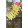 Image 2 : folding chair and 4 life jackets