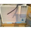 Image 1 : 5250 BTU Simplicity  air conditioner