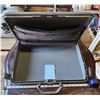 Image 3 : Samsonite hard plastic, locking case - looks unused