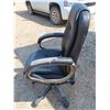 Image 7 : 2 Office chairs (assorted conditions - pictures match style of chair, condition may vary)