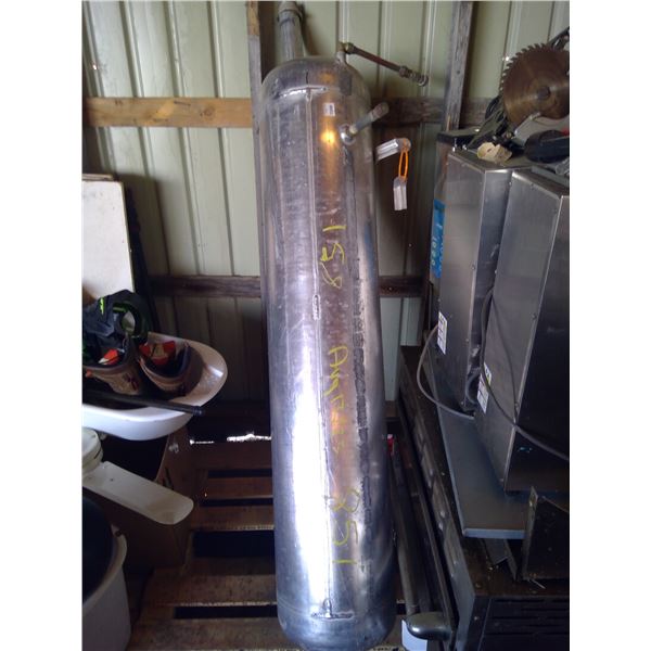 Stainless pressure tank 12 " diameter 57" long c/w pressure switch