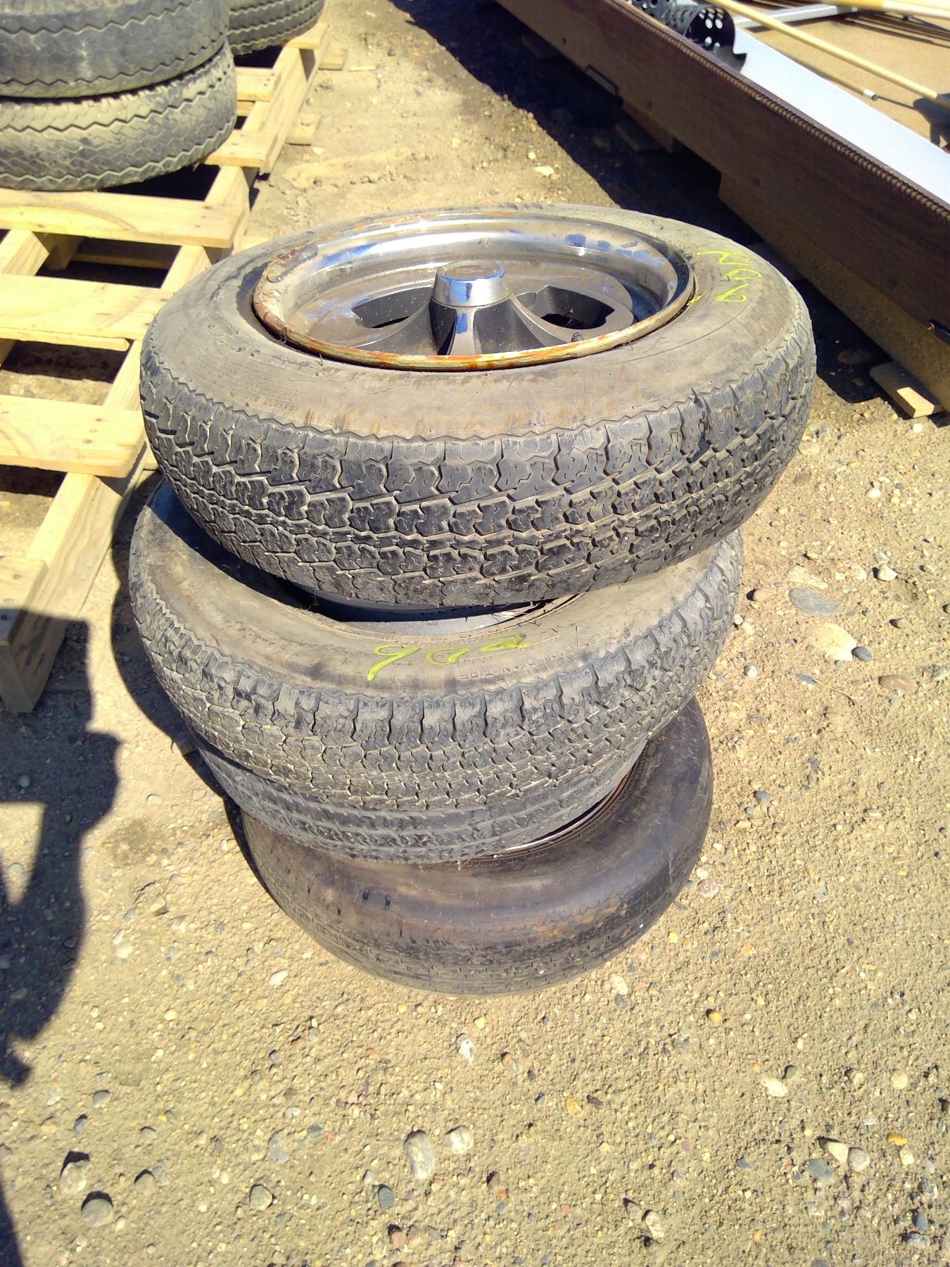 4 Keystone Klassic rims and tires 4 bolt, 03-1519-6