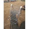 Image 2 : drying rack - racks don’t lock in