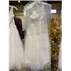 Image 2 : *NEW WITH TAGS* DAVIDS BRIDAL VEN STYLE BEADED FLORAL TULLE SIZE 4 WEDDING DRESS