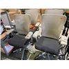 Image 2 : ASSORTED ITEMS INCLUDING; 5 ROLLING OFFICE CHAIRS, 4 COAT HANGERS & 4 FLOOR LAMPS