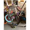 Image 1 : 3 ASSORTED CHILDREN'S BIKES & SCOOTER