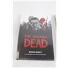 Image 3 : The Walking Dead Books Eight and Nine (Sealed)