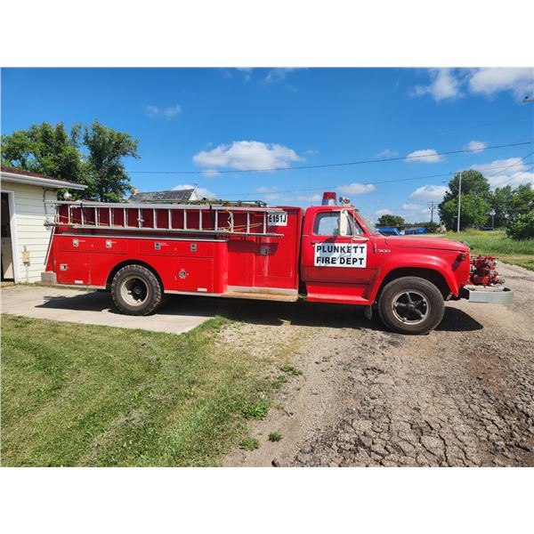 Dodge D700 Fire Truck  VIN D71FR7J011266 (Running See Video ) * Located in town of Plunkett