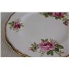 Image 3 : (4) American Beauty by Royal Albert Plates (8")