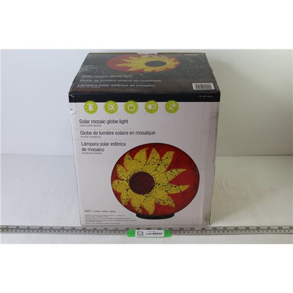 Solar Mosaic Globe Light (NIB)