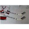 Image 4 : (2) Winnipeg Jets Plastic Hockey Sticks - Canada Hockey Window Flag - (2) Hockey Cups - NHL Budwiser