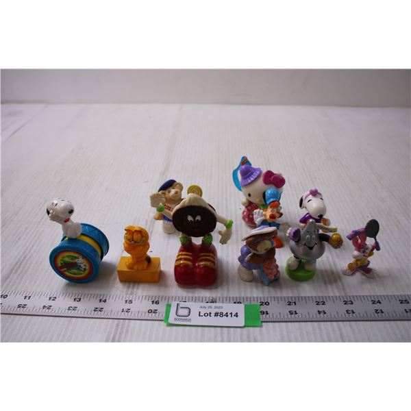 Hello kitty, Charlie Brown, Garfield Figurines