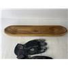 Image 3 : Long Wooden Tray and Gloves