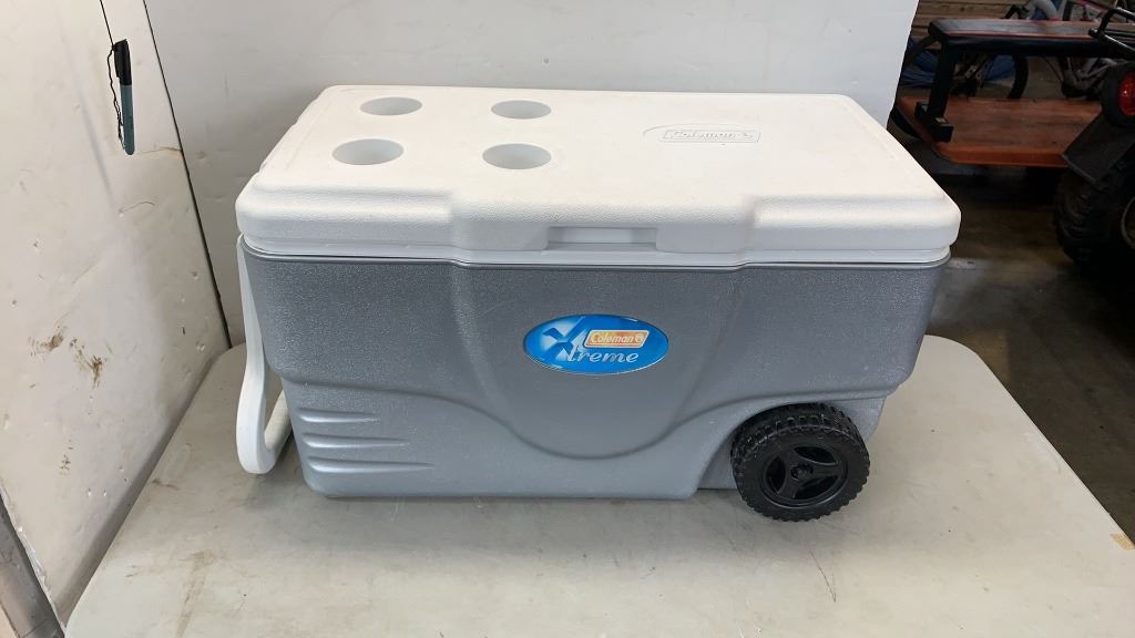 COLEMAN COOLER WITH HUMIDIFIER AND POT
