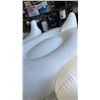 Image 8 : 5FT INFLATABLE SWAN AND SMALL INFLATABLE DUCK