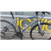 Image 2 : GREY/BLUE GIANT BIKE