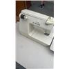 Image 8 : VINTAGE SINGER 380 SPACE SAVER SEWING MACHINE IN CABINET