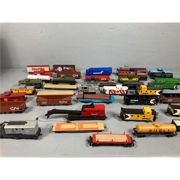 Model Train Cars & Accessories