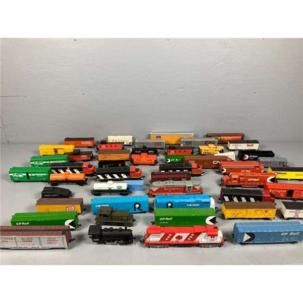 Model Train Cars & Accessories