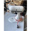 Image 1 : KitchenAid mixer works well
