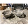 Image 1 : 2 concrete planters