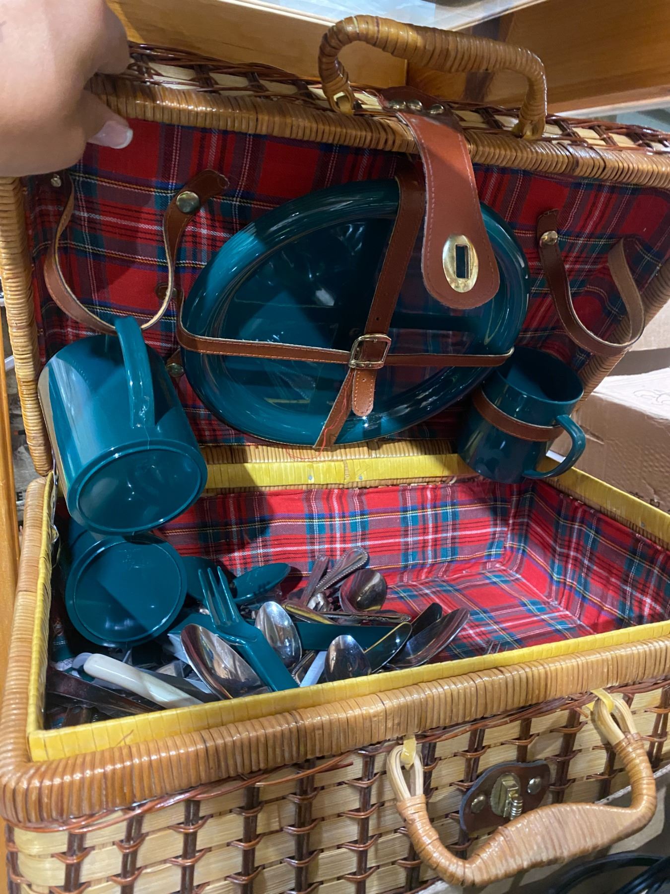Pinic Hinge Picnic basket hinges broken
