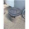 Image 1 : Rubbermaid rough neck garbage can