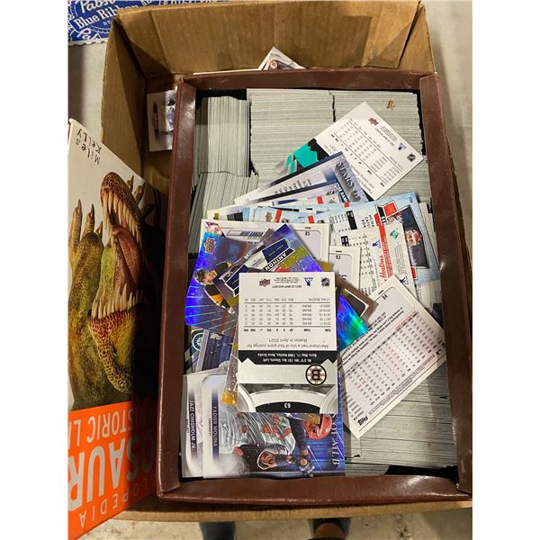 Sports cards hockey and baseball